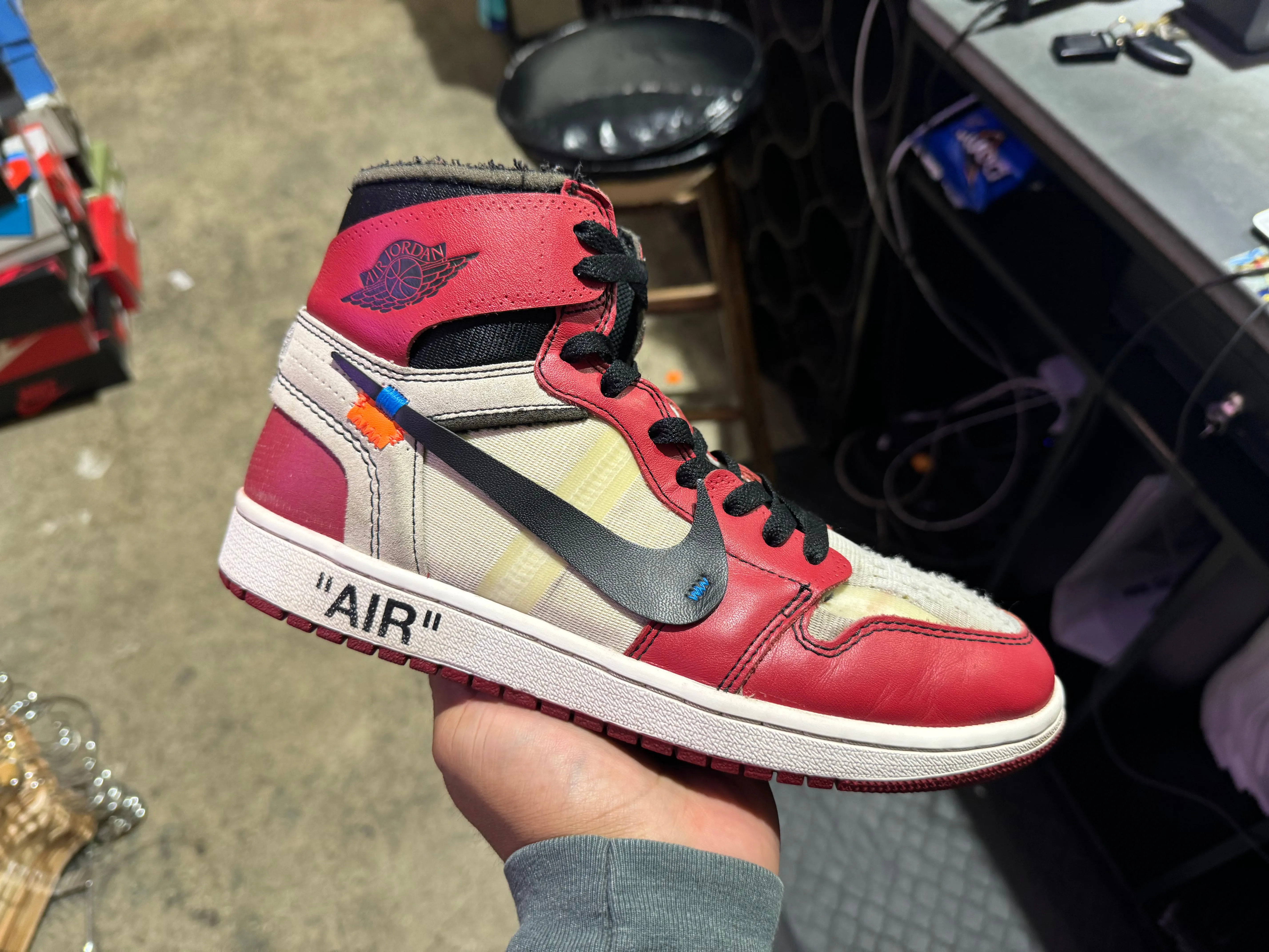 Air Jordan 1 x Off White - Chicago Size 8.5