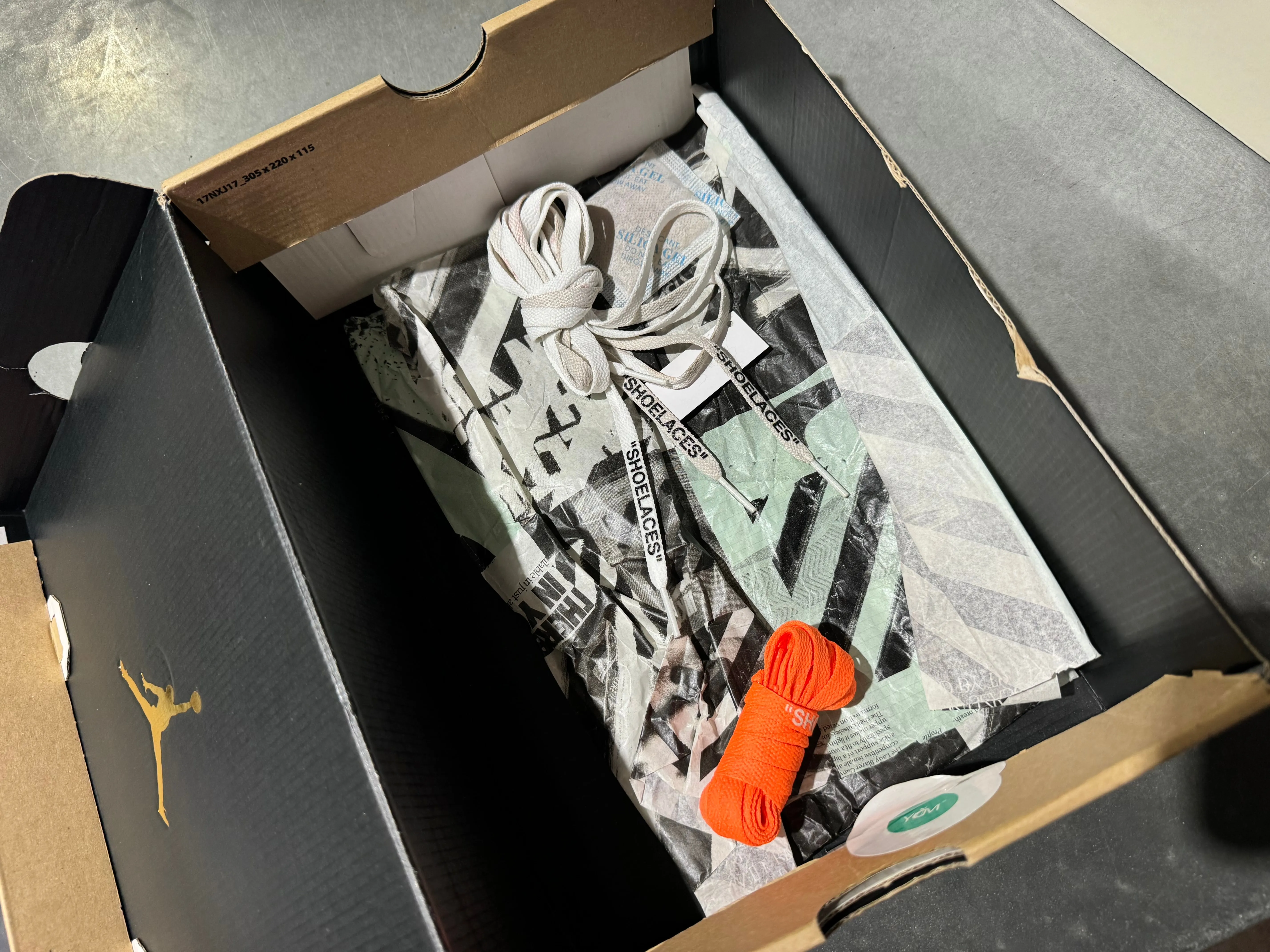 Air Jordan 1 x Off White - Chicago Size 8.5
