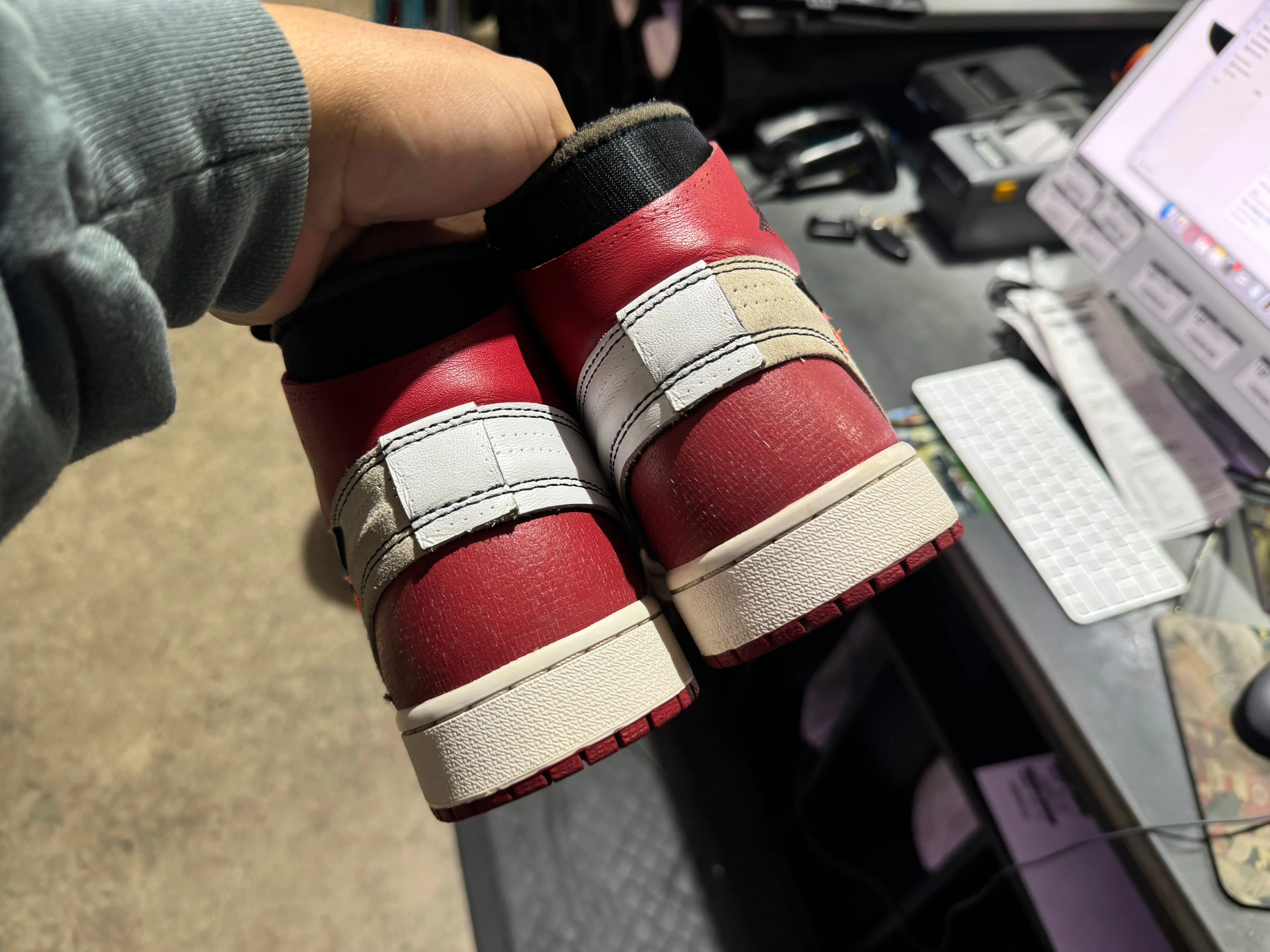 Air Jordan 1 x Off White - Chicago Size 8.5