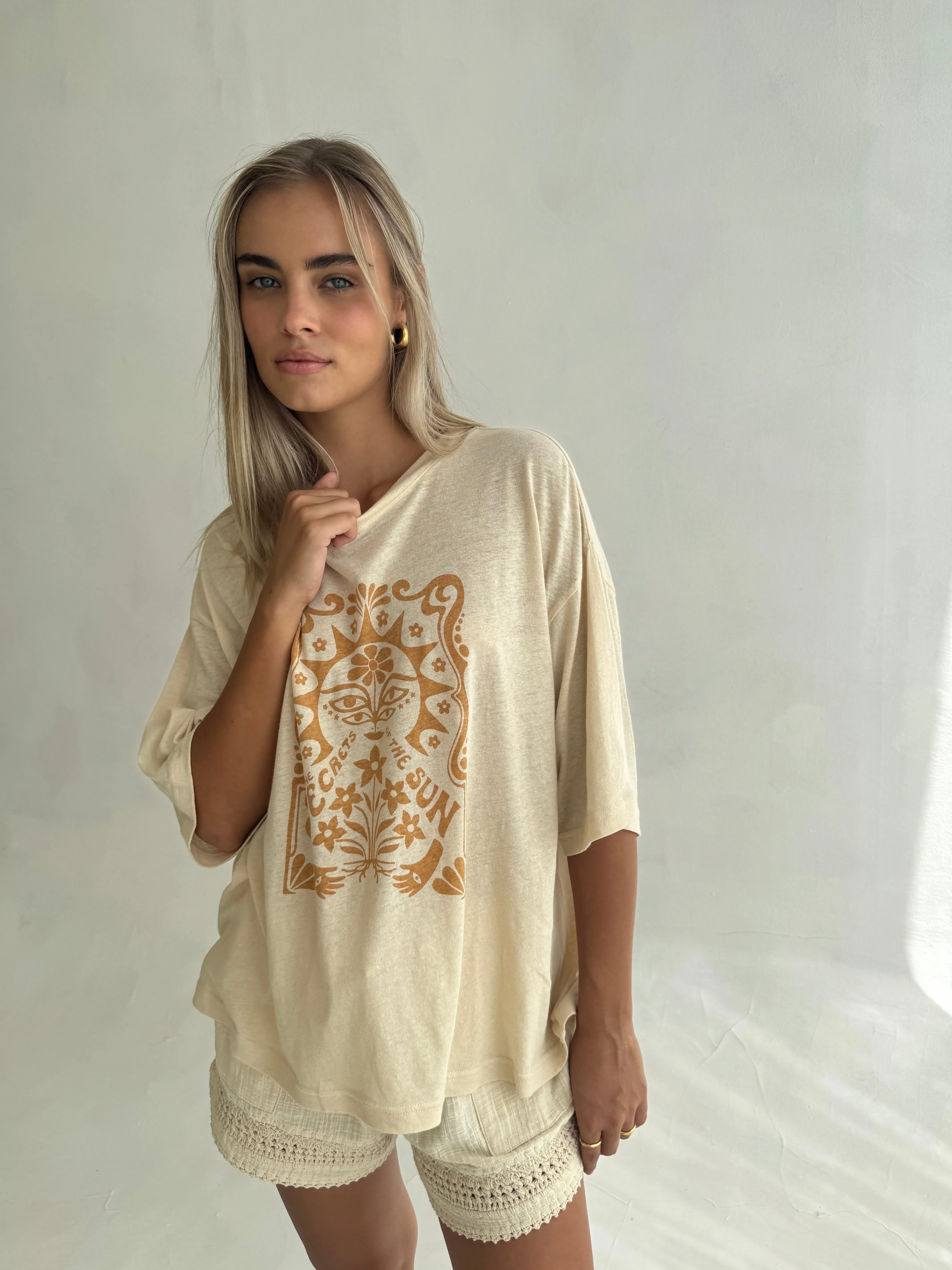 SECRETS OF SUN TEE - BEIGE